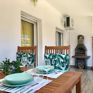 https://relax-apartment.hotels-of-thessaloniki.com